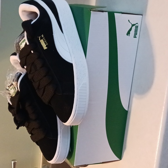 Puma Kids Black Sneakers with White Soles - Picture 2 of 6